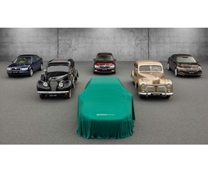 El Skoda Superb 2024 se muestra a cubierto junto a sus predecesores